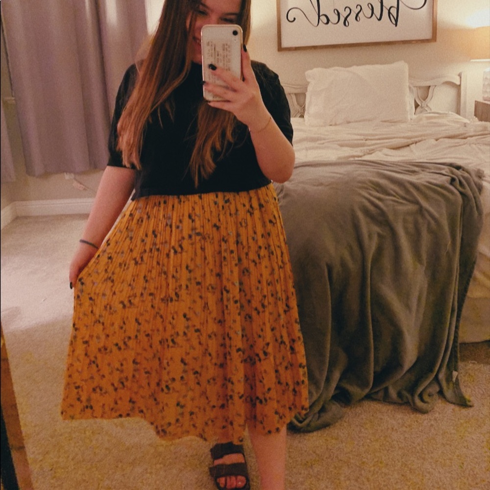 yellow and blue floral skirt perfect for fall! ✨
